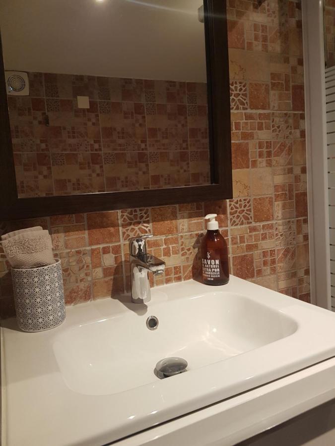 Petite chambre indépendante avec sdb, clim et parking privé Nice Extérieur photo
